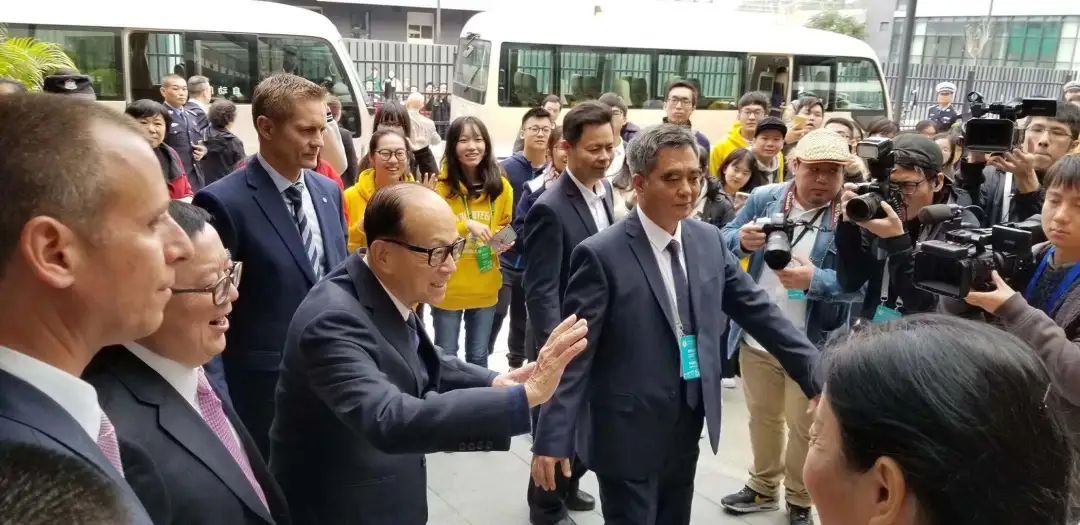 揭秘超级富豪的私人保镖他们是巴菲特李嘉诚的守护者